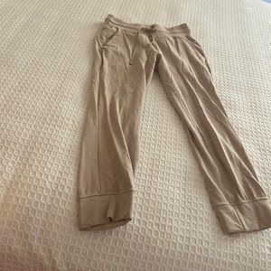 Lululemon Nulu Jogger Size 4